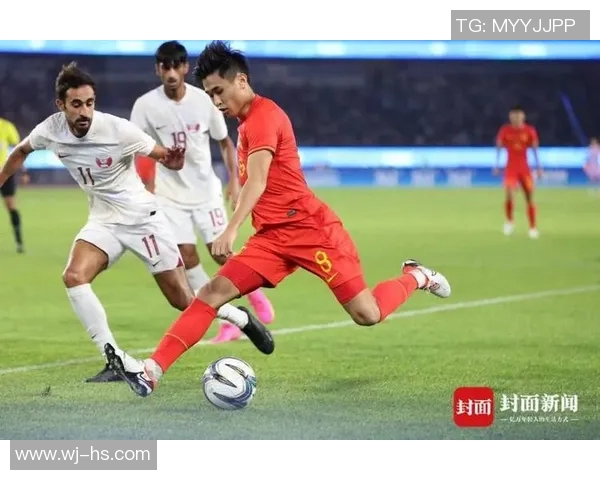 中国男足迎战卡塔尔队力争胜利展现团队精神与竞技状态